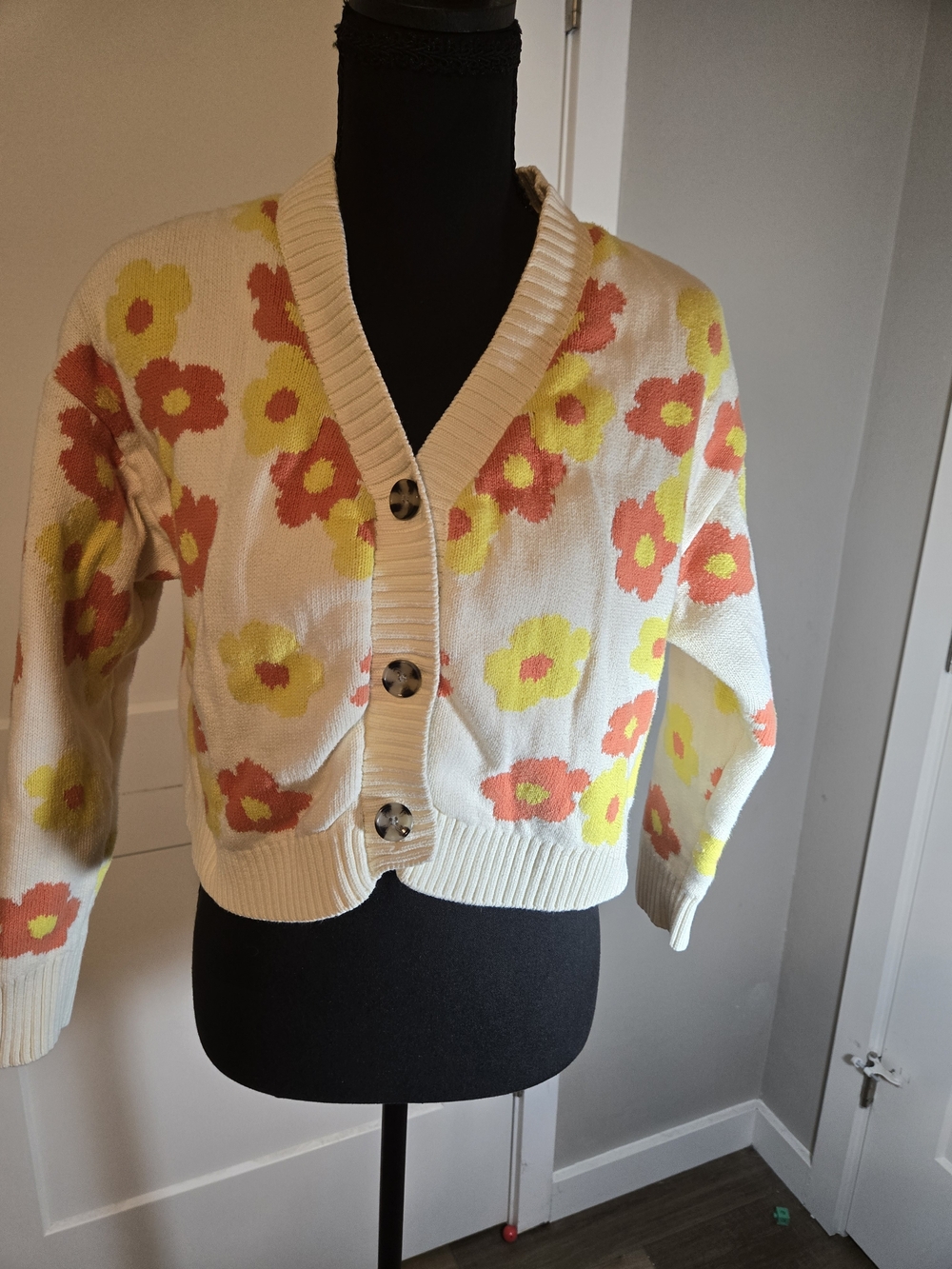 Callahan Knitwear White Orange Yellow Retro Flower Cropped Cardigan Sweater S